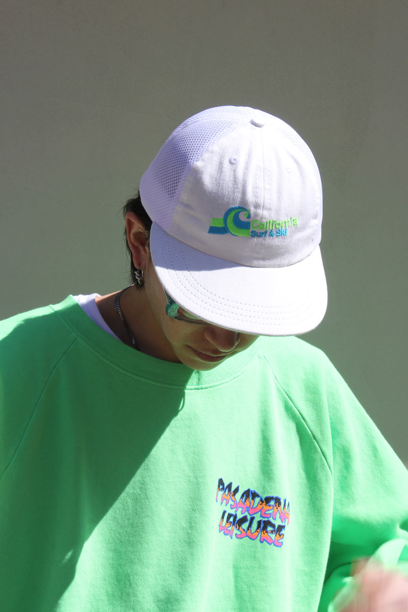 PASADENA LEISURE CLUB（パサデナ レジャー クラブ）SURT & SKI CAP - SOFT VISOR ロゴメッシュキャップ TRUCKER WHITE［NEW]