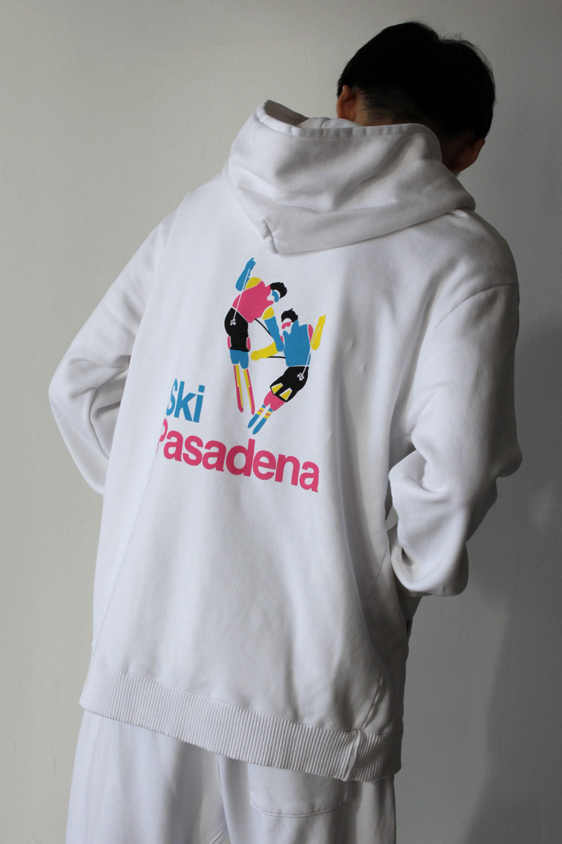 PASADENA LEISURE CLUB（パサデナ レジャー クラブ）SKI PASADANA HOODIE バックプリントプルオーバーパーカー / WHITE ［NEW]