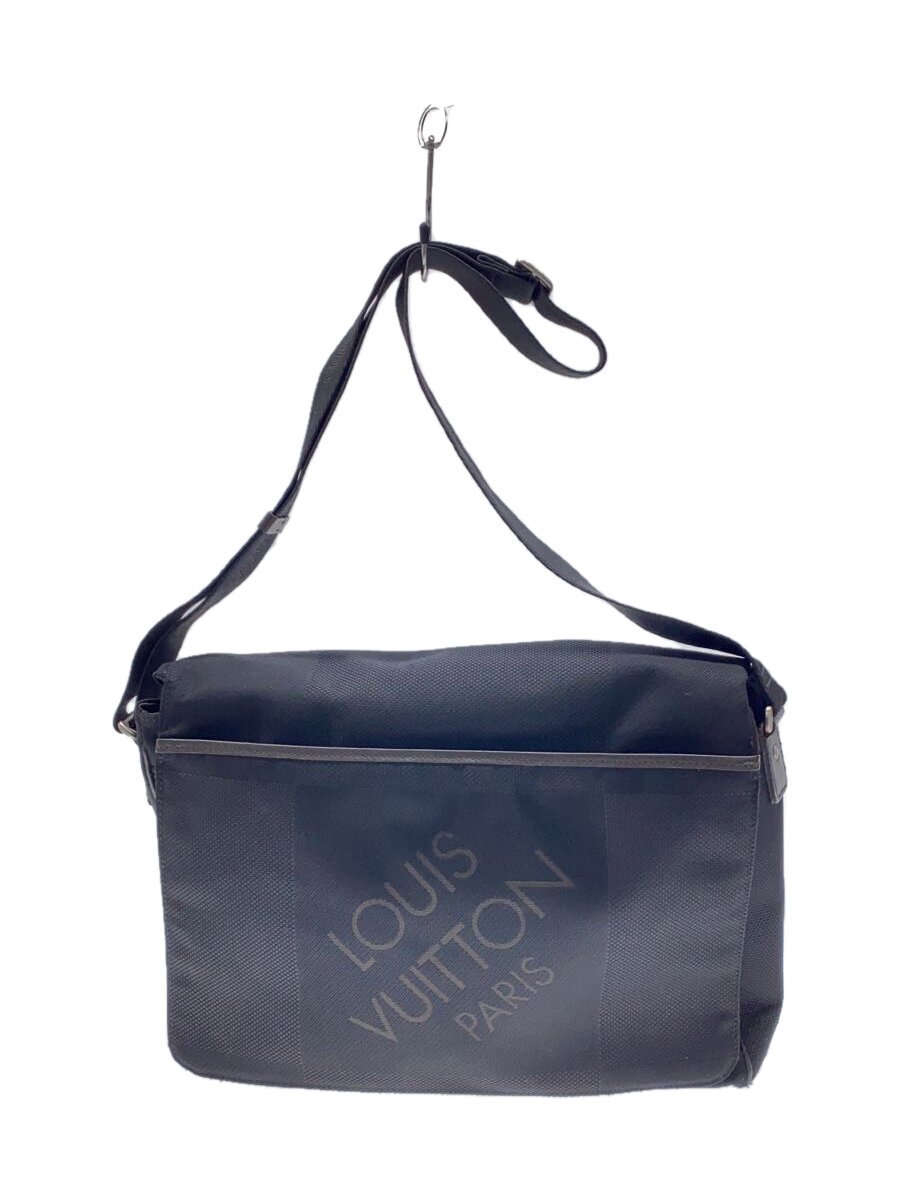 【ブランド】LOUIS VUITTON 【ブランドカナ】ルイヴィトン 【型番】M93032 【程度】B 【サイズ】 【メインカラー】ブラック 【素材・生地】ナイロン 【キーワード】　　 2025/04/08 セカンドストリート郡山店【0691】【中古】LOUIS VUITTON◆メサジュ_ダミエ・ジェアン_BLK/ナイロン/BLK【バッグ】 ブランド LOUIS VUITTON 型番 M93032 カラー ブラック 柄 素材・生地 ナイロン>色・素材について サイズ >サイズ表示について 実寸（cm） 【バッグ】 マチ：10 / 高さ：27 / 幅：37 / 持ち手：/ 【その他】 その他サイズ：/ 商品は　セカンドストリート郡山店の店頭にて販売しております。商品に関するお問合わせは、お電話(TEL:024-934-4875)にて、問合わせ番号：2306914803316をお伝えください。 配送方法やお支払い方法に関するお問い合わせは、サポートセンターまでご連絡をお願いします。 ※お電話の対応は営業時間内のみとなります。お問い合わせフォームでお問い合わせの際はご注文番号をご記入下さい