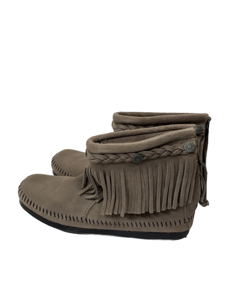 【ブランド】MINNETONKA 【ブランドカナ】ミネトンカ 【型番】 【程度】B 【サイズ】 【メインカラー】 【素材・生地】 【キーワード】　　 2026/02/12 セカンドストリート横浜港南台店【3872】【中古】MINNETONKA◆ブーツ/24.5cm/GRY ブランド MINNETONKA 型番 カラー 柄 素材・生地 >色・素材について サイズ >サイズ表示について 実寸（cm） 【ブーツ】 ヒール：16 / 高さ：1.5 / ソール全長：25.5 【その他】 その他サイズ：/ 商品は　セカンドストリート横浜港南台店の店頭にて販売しております。商品に関するお問合わせは、お電話(TEL:045-835-1360)にて、問合わせ番号：2338726503856をお伝えください。 配送方法やお支払い方法に関するお問い合わせは、サポートセンターまでご連絡をお願いします。 ※お電話の対応は営業時間内のみとなります。お問い合わせフォームでお問い合わせの際はご注文番号をご記入下さい この商品に関する出品店舗からのコメント 一般的な使用感はございますが、ご使用に差支えのないお品物です。店頭との併売商品になりますので、状態が変動する可能性がございます。何かご不明点がございましたら、お気軽に店舗までお問い合わせ下さい。