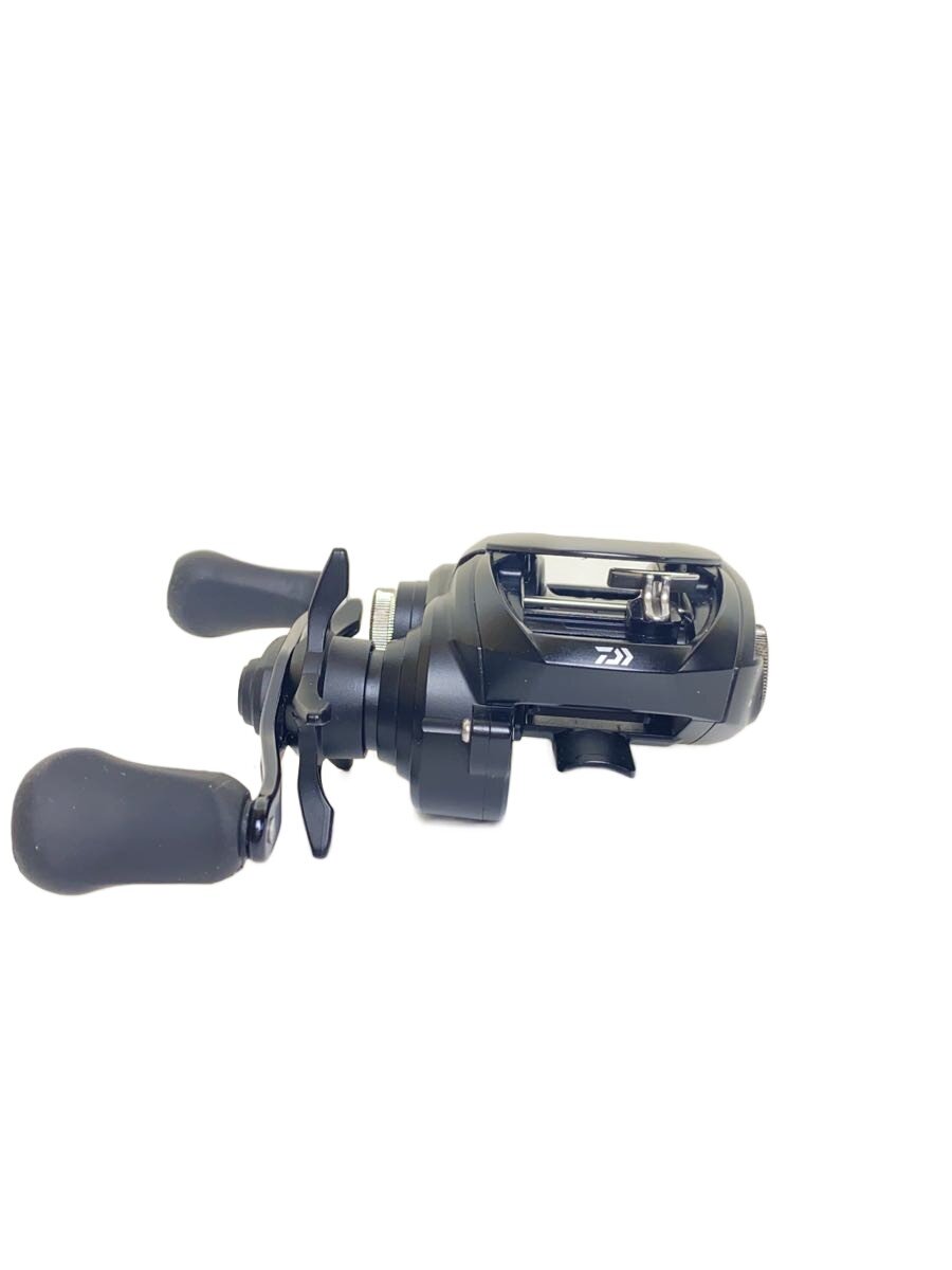 【ブランド】DAIWA 【ブランドカナ】［スポーツ］ダイワ 【型番】 【程度】B 【カラー】 【キーワード】　　 2026/05/19 セカンドストリート青森浜館店 【2841】【中古】DAIWA◆リール【スポーツ】 ブランド DAIWA 型番 カラー 実寸（cm） 【リール】 幅：7 / 高さ：4 / 奥行：7 【その他】 その他サイズ：/ 商品は　セカンドストリート青森浜館店の店頭にて販売しております。商品に関するお問合わせは、お電話(TEL:017-765-2477)にて、問合わせ番号：2328414905468をお伝えください。 配送方法やお支払い方法に関するお問い合わせは、サポートセンターまでご連絡をお願いします。 ※お電話の対応は営業時間内のみとなります。お問い合わせフォームでお問い合わせの際はご注文番号をご記入下さい この商品に関する出品店舗からのコメント タトゥーラTW100XH/ギア比8.1/店頭でも同時販売中の為、画像には無いキズや汚れが付く場合がございますのでご了承下さい。ご不明な点等ございましたらお気軽にお問い合わせ下さい。
