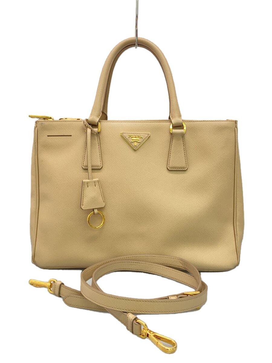【ブランド】PRADA 【ブランドカナ】プラダ 【型番】 【程度】C 【サイズ】 【メインカラー】ベージュ 【素材・生地】レザー牛革 【キーワード】　　 2025/06/03 セカンドストリート観音寺店【3814】【中古】PRADA◆ガレリア サフィアーノ ミディアムバッグ/牛革/BEG【バッグ】 ブランド PRADA 型番 カラー ベージュ 柄 素材・生地 レザー牛革>色・素材について サイズ >サイズ表示について 実寸（cm） 【バッグ】 マチ：15 / 高さ：24 / 幅：33 / 持ち手：38 【その他】 その他サイズ：/ 商品は　セカンドストリート観音寺店の店頭にて販売しております。商品に関するお問合わせは、お電話(TEL:0875-57-5080)にて、問合わせ番号：2338142506578をお伝えください。 配送方法やお支払い方法に関するお問い合わせは、サポートセンターまでご連絡をお願いします。 ※お電話の対応は営業時間内のみとなります。お問い合わせフォームでお問い合わせの際はご注文番号をご記入下さい この商品に関する出品店舗からのコメント 全体的に使用感、擦れあり。