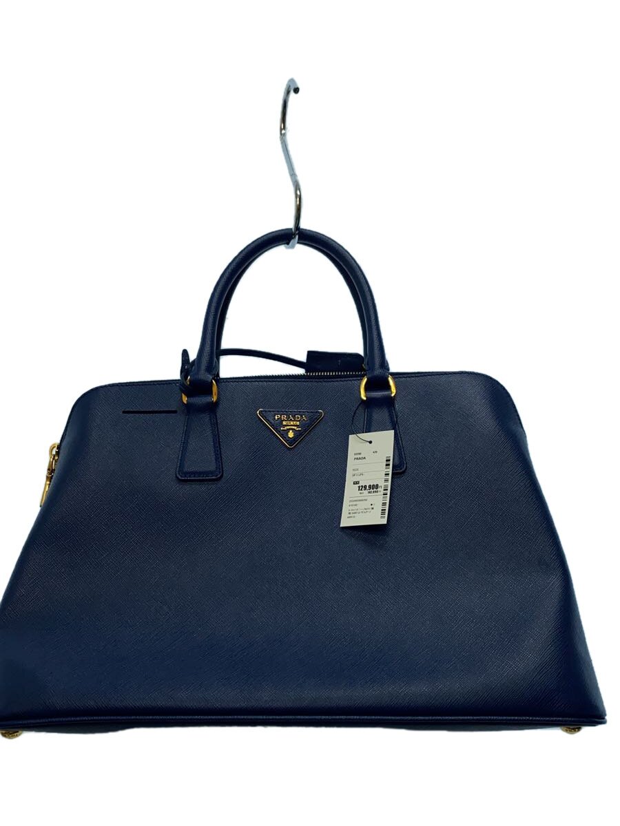 【ブランド】PRADA 【ブランドカナ】プラダ 【型番】 【程度】B 【サイズ】 【メインカラー】ネイビー 【素材・生地】その他 【キーワード】　　 2024/10/28 セカンドストリート神戸垂水店【3349】【中古】PRADA◆トートバッグ/--/NVY ブランド PRADA 型番 カラー ネイビー 柄 無地 素材・生地 その他>色・素材について サイズ >サイズ表示について 実寸（cm） 【バッグ】 マチ：14.5 / 高さ：25 / 幅：38 / 持ち手：33 【その他】 その他サイズ：/ 商品は　セカンドストリート神戸垂水店の店頭にて販売しております。商品に関するお問合わせは、お電話(TEL:078-787-3511)にて、問合わせ番号：2333493008252をお伝えください。 配送方法やお支払い方法に関するお問い合わせは、サポートセンターまでご連絡をお願いします。 ※お電話の対応は営業時間内のみとなります。お問い合わせフォームでお問い合わせの際はご注文番号をご記入下さい この商品に関する出品店舗からのコメント サフィアーノ こちらのお品物は、特筆すべき大きなダメージ等なく、一般的な中古品程度のお品物です。商品には汚れの見落とし、一部付属品の欠品などある場合がございます。また、店頭でも同時販売しておりますので、掲載時とコンディションが異なる場合がございます。予めご了承下さいませ。商品の詳しい状態や、ご不明点などございましたらお気軽に店頭までお問い合わせ下さいませ。