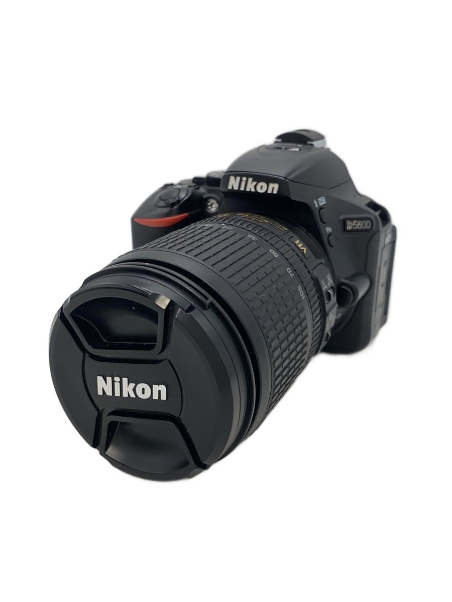 【ブランド】Nikon 【ブランドカナ】ニコン 【型番】 【程度】A 【カラー】 【キーワード】　　 2026/01/30 セカンドストリート北長池店 【2995】【中古】Nikon◆デジタル一眼カメラ D5600 18-55 VR レンズキット【カメラ】 ブランド Nikon 型番 カラー 実寸 【/】 幅：12 / 高さ：8.6 / 奥行：15.8(レンズカバー込み) 【その他】 その他サイズ：/ 商品は　セカンドストリート北長池店の店頭にて販売しております。商品に関するお問合わせは、お電話(TEL:026-252-5077)にて、問合わせ番号：2329956908665をお伝えください。 配送方法やお支払い方法に関するお問い合わせは、サポートセンターまでご連絡をお願いします。 ※お電話の対応は営業時間内のみとなります。お問い合わせフォームでお問い合わせの際はご注文番号をご記入下さい この商品に関する出品店舗からのコメント 1レンズの周り軽い擦れ跡あり2充電器全体的に傷あり大きく目立つダメージ等はなく、比較的、状態良好なお品物でございます。また、店頭との同時販売になりますので、状態が変動する場合ございます。予め、ご了承ください。