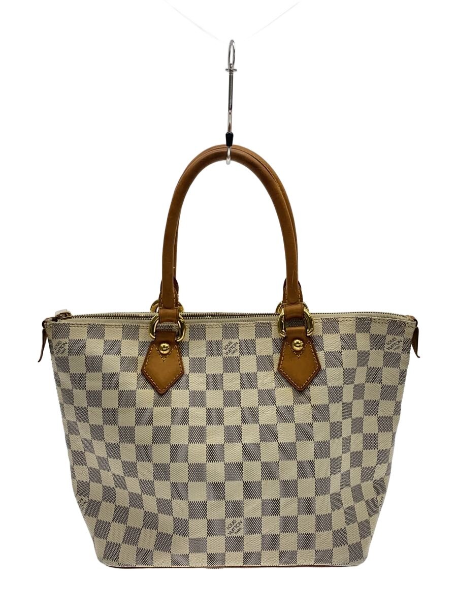 【ブランド】LOUIS VUITTON 【ブランドカナ】ルイヴィトン 【型番】N51185 【程度】B 【サイズ】 【メインカラー】ホワイト 【素材・生地】PVC（ビニール） 【キーワード】　　 2025/11/06 セカンドストリート伊丹西野店【3674】【中古】LOUIS VUITTON◆サレヤMM_ダミエ・アズール/PVC/WHT ブランド LOUIS VUITTON 型番 N51185 カラー ホワイト 柄 総柄 素材・生地 PVC（ビニール）>色・素材について サイズ >サイズ表示について 実寸（cm） 【バッグ】 マチ：14 / 高さ：24 / 幅：26 / 持ち手：43 【その他】 その他サイズ：/ 商品は　セカンドストリート伊丹西野店の店頭にて販売しております。商品に関するお問合わせは、お電話(TEL:072-773-5772)にて、問合わせ番号：2336745313869をお伝えください。 配送方法やお支払い方法に関するお問い合わせは、サポートセンターまでご連絡をお願いします。 ※お電話の対応は営業時間内のみとなります。お問い合わせフォームでお問い合わせの際はご注文番号をご記入下さい この商品に関する出品店舗からのコメント 内側に数か所シミや汚れがございます。
