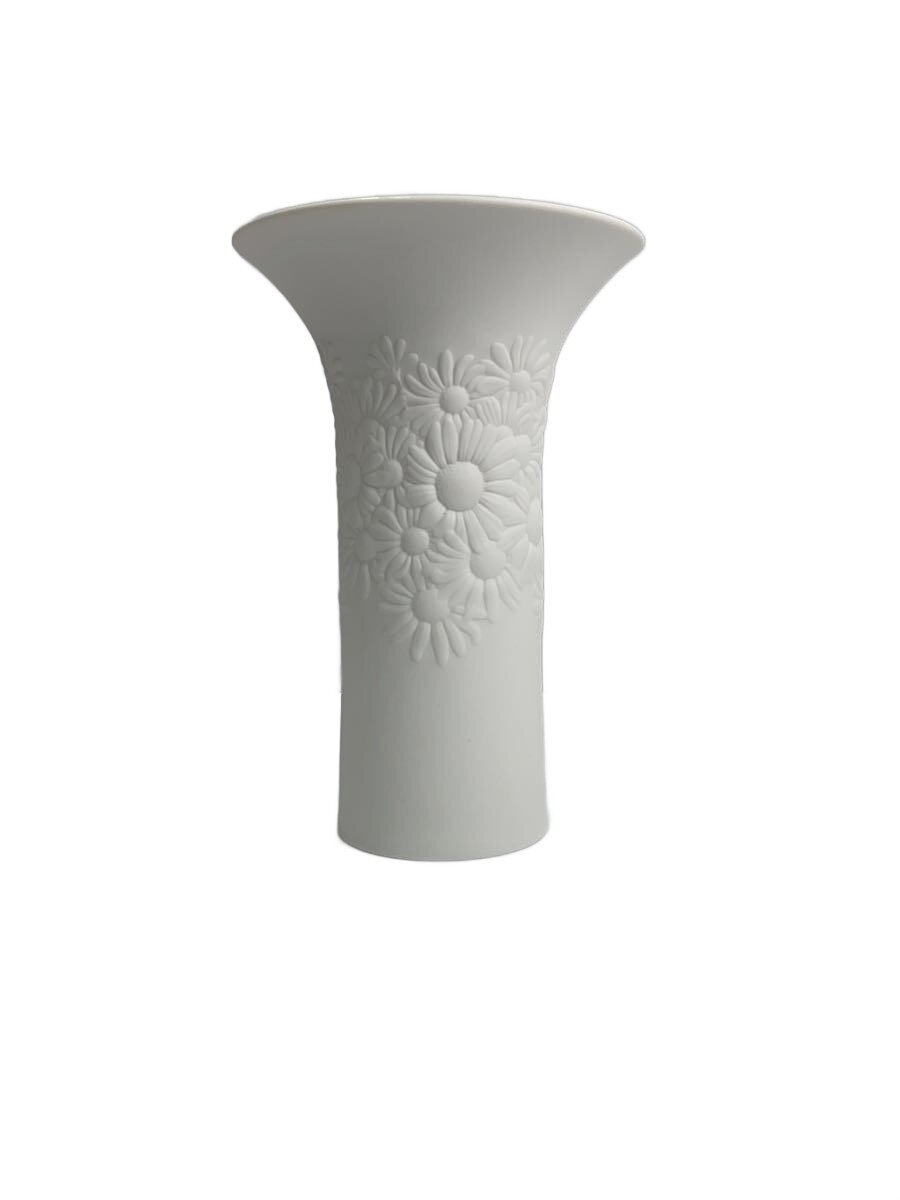 【ブランド】Rosenthal 【ブランドカナ】ローゼンタール 【型番】 【程度】B 【サイズ】 【メインカラー】 【素材・生地】 【キーワード】　　 2025/10/23 セカンドストリート練馬インター店【4862】【中古】Rosenthal◆壷・花瓶/WHT【インテリア小物・日用雑貨】 ブランド Rosenthal 型番 カラー 柄 素材・生地 >色・素材について サイズ >サイズ表示について 実寸（cm） 【壷・花瓶】 幅：14.2 / 高さ：21 / 奥行：14.2 【その他】 その他サイズ：/ 商品は　セカンドストリート練馬インター店の店頭にて販売しております。商品に関するお問合わせは、お電話(TEL:03-5935-4492)にて、問合わせ番号：2348620425734をお伝えください。 配送方法やお支払い方法に関するお問い合わせは、サポートセンターまでご連絡をお願いします。 ※お電話の対応は営業時間内のみとなります。お問い合わせフォームでお問い合わせの際はご注文番号をご記入下さい この商品に関する出品店舗からのコメント ※商品には写真では確認しづらいダメージや汚れのある場合がございます。店頭でも同時販売している為、掲載時と状態が異なる場合がございます。予めご了承下さい。商品の詳しい状態やご不明な点等ございましたら、販売店舗までお問い合わせ下さい。
