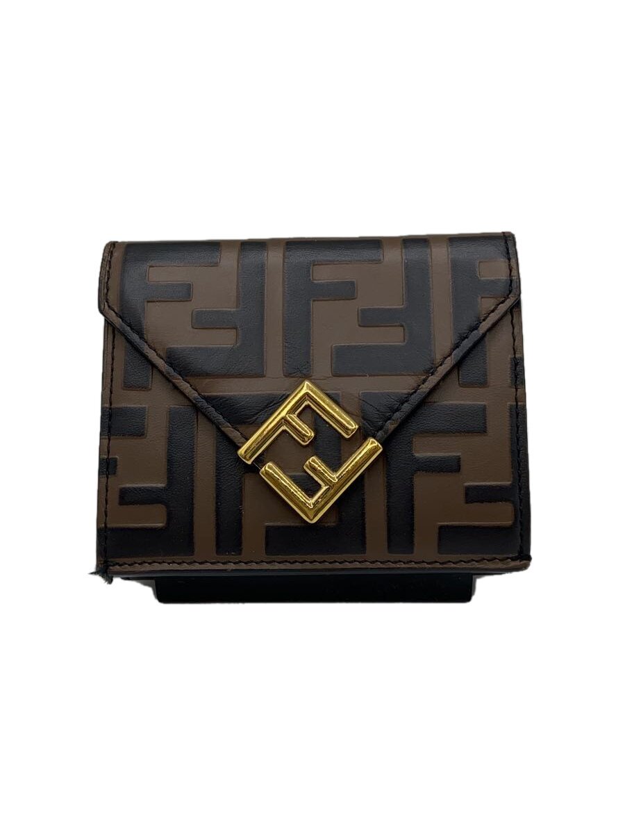 【ブランド】FENDI 【ブランドカナ】フェンディ 【型番】 【程度】B 【サイズ】 【メインカラー】ブラウン 【素材・生地】レザー 【キーワード】　　 2025/05/25 セカンドストリート廿日市店【4595】【中古】FENDI◆3つ折り財布/レザー/BRW ブランド FENDI 型番 カラー ブラウン 柄 総柄 素材・生地 レザー>色・素材について サイズ >サイズ表示について 実寸（cm） 【ウォレット】 縦：8.5 / 横：10 / 厚み：3 【その他】 その他サイズ：/ 商品は　セカンドストリート廿日市店の店頭にて販売しております。商品に関するお問合わせは、お電話(TEL:0829-34-0026)にて、問合わせ番号：2345951728350をお伝えください。 配送方法やお支払い方法に関するお問い合わせは、サポートセンターまでご連絡をお願いします。 ※お電話の対応は営業時間内のみとなります。お問い合わせフォームでお問い合わせの際はご注文番号をご記入下さい この商品に関する出品店舗からのコメント 1ほつれあり