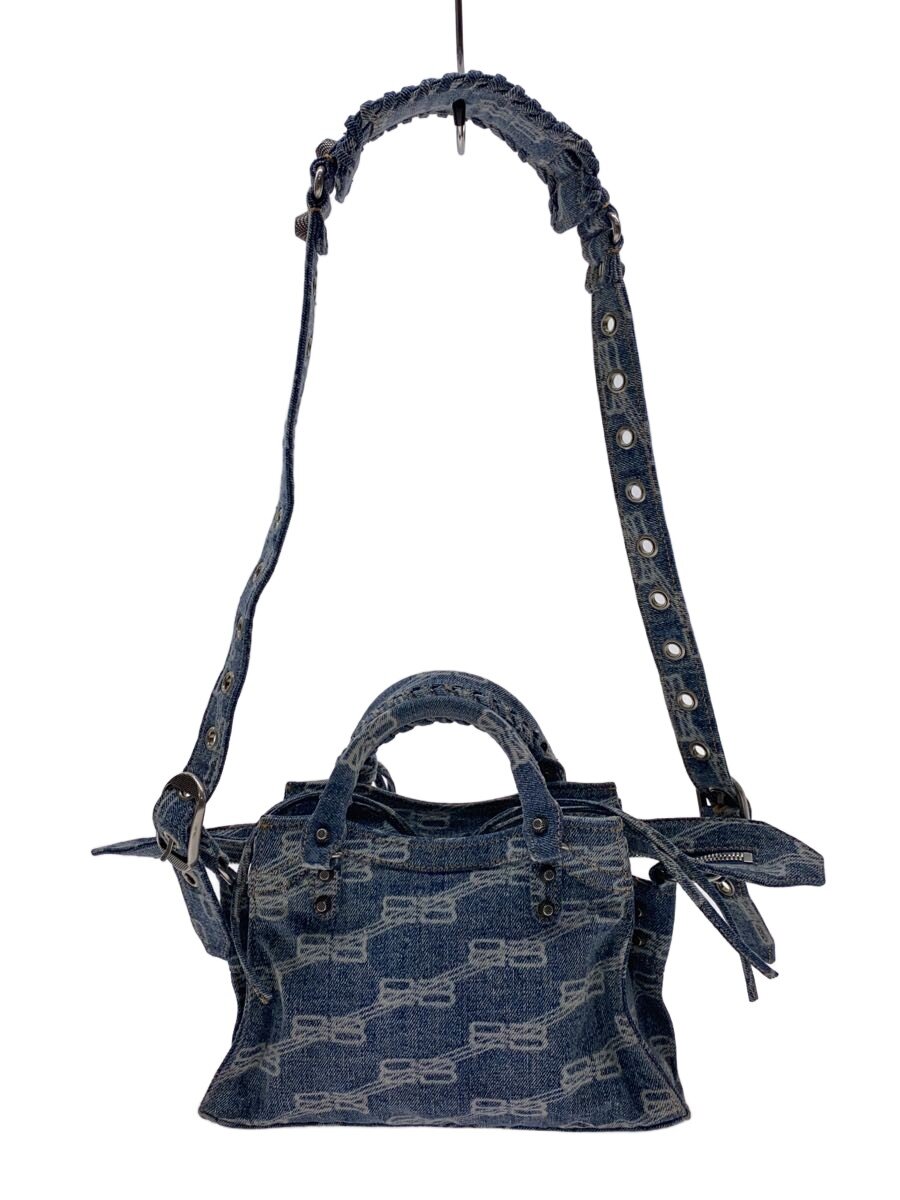 【ブランド】BALENCIAGA 【ブランドカナ】バレンシアガ 【型番】 【程度】C 【サイズ】 【メインカラー】ブルー 【素材・生地】デニム 【キーワード】　　　/ 2026/03/03 セカンドストリート名古屋栄店【2717】【中古】BALENCIAGA◆Denim BB Monogram/Neo Cagole City XS/デニム ブランド BALENCIAGA 型番 カラー ブルー 柄 総柄 素材・生地 デニム>色・素材について サイズ >サイズ表示について 実寸（cm） 【バッグ】 マチ：10.5 / 高さ：17 / 幅：26 / 持ち手：26 【その他】 その他サイズ：/ 商品は　セカンドストリート名古屋栄店の店頭にて販売しております。商品に関するお問合わせは、お電話(TEL:052-238-2502)にて、問合わせ番号：2327172628848をお伝えください。 配送方法やお支払い方法に関するお問い合わせは、サポートセンターまでご連絡をお願いします。 ※お電話の対応は営業時間内のみとなります。お問い合わせフォームでお問い合わせの際はご注文番号をご記入下さい