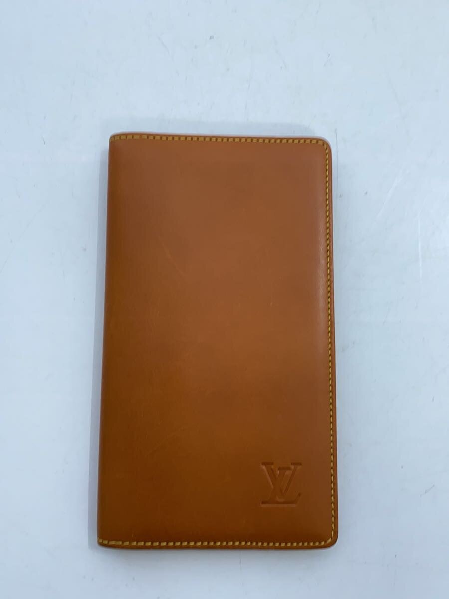 【ブランド】LOUIS VUITTON 【ブランドカナ】ルイヴィトン 【型番】 【程度】B 【サイズ】 【メインカラー】ブラウン 【素材・生地】レザー 【キーワード】　　 2025/05/12 セカンドストリート野々市本町店【1940】【中古】LOUIS VUITTON◆手帳カバー/レザー/BRW ブランド LOUIS VUITTON 型番 カラー ブラウン 柄 無地 素材・生地 レザー>色・素材について サイズ >サイズ表示について 実寸（cm） 【ウォレット】 縦：16.5 / 横：9 / 厚み：1.5 【その他】 その他サイズ：/ 商品は　セカンドストリート野々市本町店の店頭にて販売しております。商品に関するお問合わせは、お電話(TEL:076-294-1622)にて、問合わせ番号：2319404529108をお伝えください。 配送方法やお支払い方法に関するお問い合わせは、サポートセンターまでご連絡をお願いします。 ※お電話の対応は営業時間内のみとなります。お問い合わせフォームでお問い合わせの際はご注文番号をご記入下さい この商品に関する出品店舗からのコメント 汚れ、擦れ有り