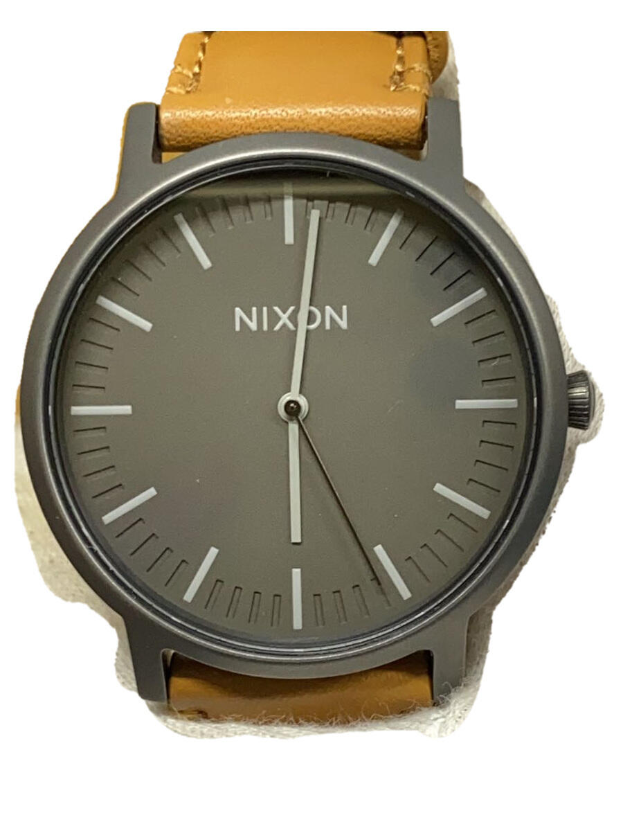 【ブランド】NIXON 【ブランドカナ】ニクソン 【型番】 【程度】B 【サイズ】 【メインカラー】グレー 【素材・生地】レザー 【キーワード】　　 2024/05/10 セカンドストリート大和南店【4318】【中古】NIXON◆クォーツ腕時計/アナログ/レザー ブランド NIXON 型番 カラー グレー 柄 素材・生地 レザー&gt;色・素材について サイズ &gt;サイズ表示について 実寸 【腕時計】 ケース縦：4 / ケース横：4 / 文字盤縦：3.5 / 文字盤横：3.5 / ケースの厚さ：0.5 / バンド幅：2 / 手首周り：/ 【その他】 その他サイズ：/ 商品は　セカンドストリート大和南店の店頭にて販売しております。商品に関するお問合わせは、お電話(TEL:046-200-6651)にて、問合わせ番号：2343181222945をお伝えください。 配送方法やお支払い方法に関するお問い合わせは、サポートセンターまでご連絡をお願いします。 ※お電話の対応は営業時間内のみとなります。お問い合わせフォームでお問い合わせの際はご注文番号をご記入下さい この商品に関する出品店舗からのコメント the porter多少の使用感はございますが、目立つダメージ等はなくまだまだお使いいただけるお品物です(写真でご確認ください)。※商品には、汚れの見落とし、一部付属の欠品などある場合がございます。また店頭でも販売を行っているため状態の変化がある場合がございます。写真以外で気になる点は店舗までご連絡ください。