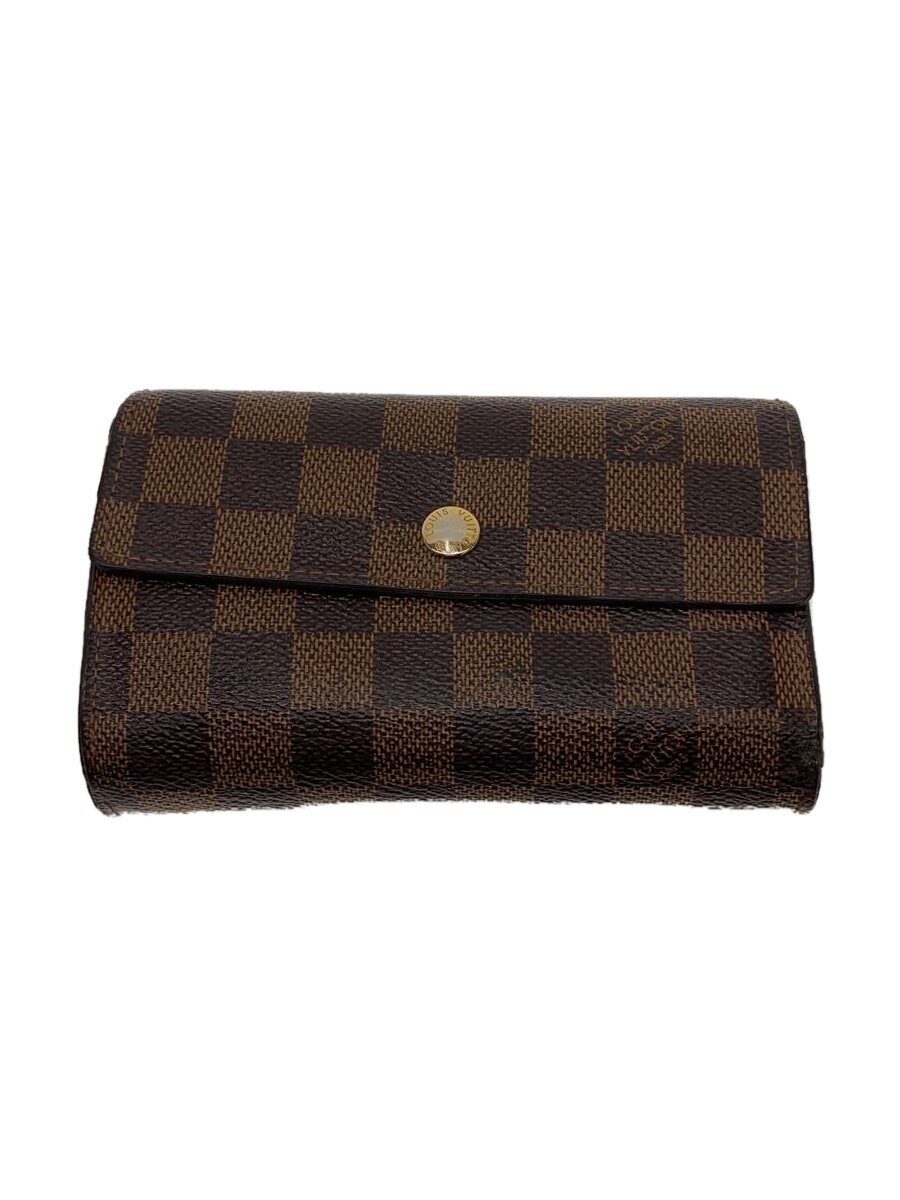 【ブランド】LOUIS VUITTON 【ブランドカナ】ルイヴィトン 【型番】N63067 【程度】C 【サイズ】 【メインカラー】ブラウン 【素材・生地】PVC（ビニール） 【キーワード】　　 2025/01/27 セカンドストリートCOMBOX秦野店【4253】【中古】LOUIS VUITTON◆ポルト・フォイユ・アレクサンドラ_ダミエ・エベヌ_BRW/PVC/BRW ブランド LOUIS VUITTON 型番 N63067 カラー ブラウン 柄 素材・生地 PVC（ビニール）>色・素材について サイズ >サイズ表示について 実寸（cm） 【ウォレット】 縦：9.5 / 横：15 / 厚み：3 【その他】 その他サイズ：/ 商品は　セカンドストリートCOMBOX秦野店の店頭にて販売しております。商品に関するお問合わせは、お電話(TEL:0463-81-8917)にて、問合わせ番号：2342535235396をお伝えください。 配送方法やお支払い方法に関するお問い合わせは、サポートセンターまでご連絡をお願いします。 ※お電話の対応は営業時間内のみとなります。お問い合わせフォームでお問い合わせの際はご注文番号をご記入下さい この商品に関する出品店舗からのコメント 全体的に使用感があるほか、角擦れがございますが、ご使用には差し支えないお品物でございます。(写真でご確認ください。)※商品には、汚れの見落とし、一部付属の欠品などある場合がございます。また店頭でも販売を行っているため状態の変化がある場合がございます。写真以外で気になる点は店舗までご連絡ください。