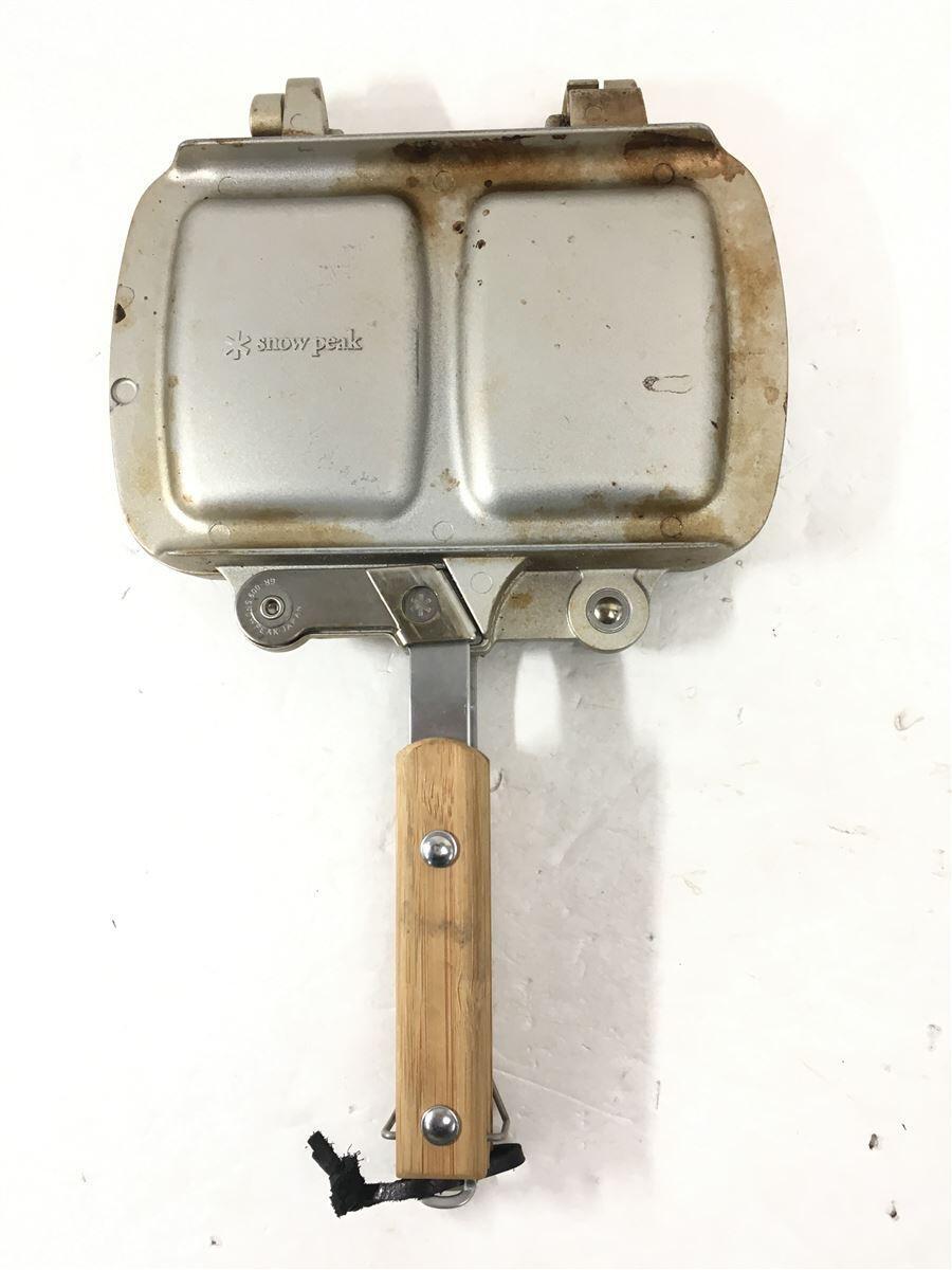 【ブランド】snow peak 【ブランドカナ】スノーピーク 【型番】 【程度】C 【カラー】 【キーワード】　　 2024/01/09 セカンドアウトドア川沿店 【2927】【中古】snow peak◆キャンプ用品その他【スポーツ】 ブランド snow peak 型番 カラー 実寸 【キャンプ用品その他】 横： / 縦： / 高さ： 【その他】 その他サイズ： 商品は　セカンドアウトドア川沿店の店頭にて販売しております。商品に関するお問合わせは、お電話(TEL:011-578-1450)にて、問合わせ番号：2329271044321をお伝えください。 配送方法やお支払い方法に関するお問い合わせは、サポートセンターまでご連絡をお願いします。 ※お電話の対応は営業時間内のみとなります。お問い合わせフォームでお問い合わせの際はご注文番号をご記入下さい この商品に関する出品店舗からのコメント この度はご覧いただきまして、誠に有難うございます。商品名：snowpeak ホットサンドクッカ－SIZE：厚4cm×奥行33cm×幅20cm★商品状態★・全体に使用感がございます。・焼き跡や汚れがございます。また店頭でも同時販売中のため、写真と状態が異なる可能性がございますので、お気軽にお電話お待ちしております。
