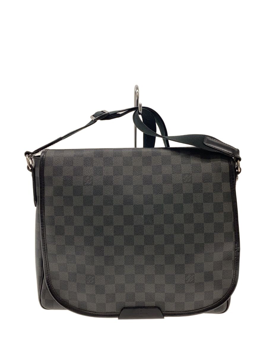 【ブランド】LOUIS VUITTON 【ブランドカナ】ルイヴィトン 【型番】N58029 【程度】B 【サイズ】 【メインカラー】ブラック 【素材・生地】PVC（ビニール） 【キーワード】　　 2026/02/21 セカンドストリート西原店【2071】【中古】LOUIS VUITTON◆ダニエルMM_ダミエ・グラフィット/PVC/BLK【バッグ】 ブランド LOUIS VUITTON 型番 N58029 カラー ブラック 柄 素材・生地 PVC（ビニール）>色・素材について サイズ >サイズ表示について 実寸（cm） 【バッグ】 マチ：7.5 / 高さ：29 / 幅：33 / 持ち手：/ 【その他】 その他サイズ：/ 商品は　セカンドストリート西原店の店頭にて販売しております。商品に関するお問合わせは、お電話(TEL:098-942-4728)にて、問合わせ番号：2320714847455をお伝えください。 配送方法やお支払い方法に関するお問い合わせは、サポートセンターまでご連絡をお願いします。 ※お電話の対応は営業時間内のみとなります。お問い合わせフォームでお問い合わせの際はご注文番号をご記入下さい