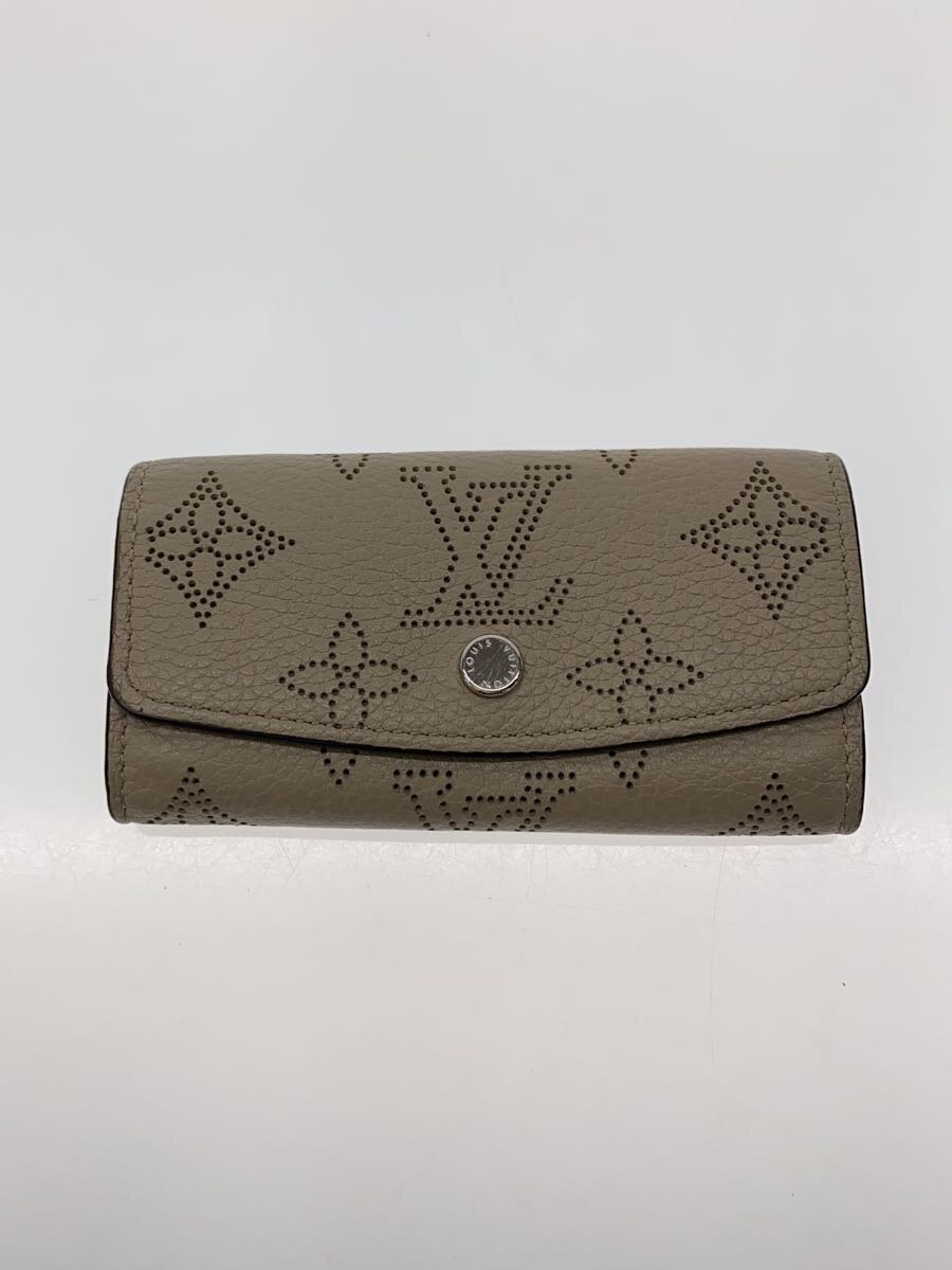 【ブランド】LOUIS VUITTON 【ブランドカナ】ルイヴィトン 【型番】M64055 【程度】B 【サイズ】 【メインカラー】ベージュ 【素材・生地】レザー 【キーワード】　　 2024/10/10 セカンドストリート北41条店【2009】【中古】LOUIS VUITTON◆ミュルティクレ4_マヒナ_BEG/レザー/BEG ブランド LOUIS VUITTON 型番 M64055 カラー ベージュ 柄 総柄 素材・生地 レザー>色・素材について サイズ >サイズ表示について 実寸（cm） 【ウォレット】 縦：5.5 / 横：10.5 / 厚み：1 【その他】 その他サイズ：/ 商品は　セカンドストリート北41条店の店頭にて販売しております。商品に関するお問合わせは、お電話(TEL:011-748-1336)にて、問合わせ番号：2320096149321をお伝えください。 配送方法やお支払い方法に関するお問い合わせは、サポートセンターまでご連絡をお願いします。 ※お電話の対応は営業時間内のみとなります。お問い合わせフォームでお問い合わせの際はご注文番号をご記入下さい この商品に関する出品店舗からのコメント 内側に少々汚れ有