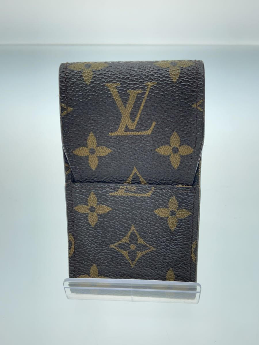 【ブランド】LOUIS VUITTON 【ブランドカナ】ルイヴィトン 【型番】M63024 【程度】B 【サイズ】 【メインカラー】ブラウン 【素材・生地】PVC（ビニール） 【キーワード】　　 2024/04/17 セカンドストリートキセラ川西店【4123】【中古】LOUIS VUITTON◆エテュイ・シガレット_モノグラム・キャンバス_BRW/PVC/BRW ブランド LOUIS VUITTON 型番 M63024 カラー ブラウン 柄 素材・生地 PVC（ビニール）&gt;色・素材について サイズ &gt;サイズ表示について 実寸 【ウォレット】 縦：12 / 横：6.5 / 厚み：1.5 【その他】 その他サイズ：/ 商品は　セカンドストリートキセラ川西店の店頭にて販売しております。商品に関するお問合わせは、お電話(TEL:072-755-1206)にて、問合わせ番号：2341232425079をお伝えください。 配送方法やお支払い方法に関するお問い合わせは、サポートセンターまでご連絡をお願いします。 ※お電話の対応は営業時間内のみとなります。お問い合わせフォームでお問い合わせの際はご注文番号をご記入下さい