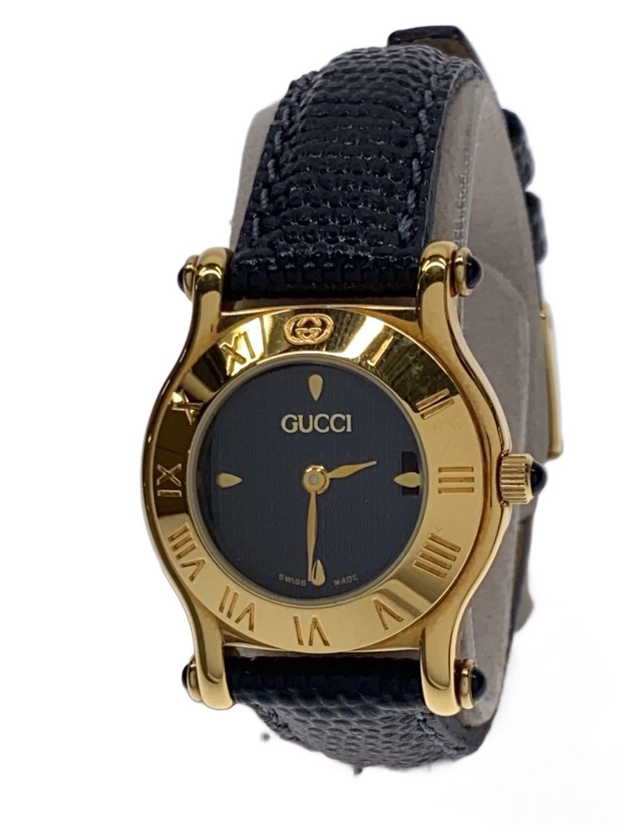 【ブランド】GUCCI 【ブランドカナ】グッチ 【型番】 【程度】B 【サイズ】 【メインカラー】ブラック 【素材・生地】レザー 【キーワード】　　　/ 2026/06/05 セカンドストリート福岡天神3号店【5041】【中古】GUCCI◆クォーツ腕時計/アナログ/レザー ブランド GUCCI 型番 カラー ブラック 柄 素材・生地 レザー>色・素材について サイズ >サイズ表示について 実寸（cm） 【腕時計】 ケース縦：3.3 / ケース横：2.9 / 文字盤縦：1.6 / 文字盤横：1.6 / ケースの厚さ：0.8 / バンド幅：1.2 / 手首周り：/ 【その他】 その他サイズ：/ 商品は　セカンドストリート福岡天神3号店の店頭にて販売しております。商品に関するお問合わせは、お電話(TEL:092-401-8061)にて、問合わせ番号：2333205055741をお伝えください。 配送方法やお支払い方法に関するお問い合わせは、サポートセンターまでご連絡をお願いします。 ※お電話の対応は営業時間内のみとなります。お問い合わせフォームでお問い合わせの際はご注文番号をご記入下さい この商品に関する出品店舗からのコメント ベルトに多少の使用感がございますがまだまだご使用いただけます。店頭でも販売している商品となりますので、撮影時の状態と相違があることがございます。ご理解の上ご検討下さい。詳しくは店頭までお問い合わせ下さいませ。