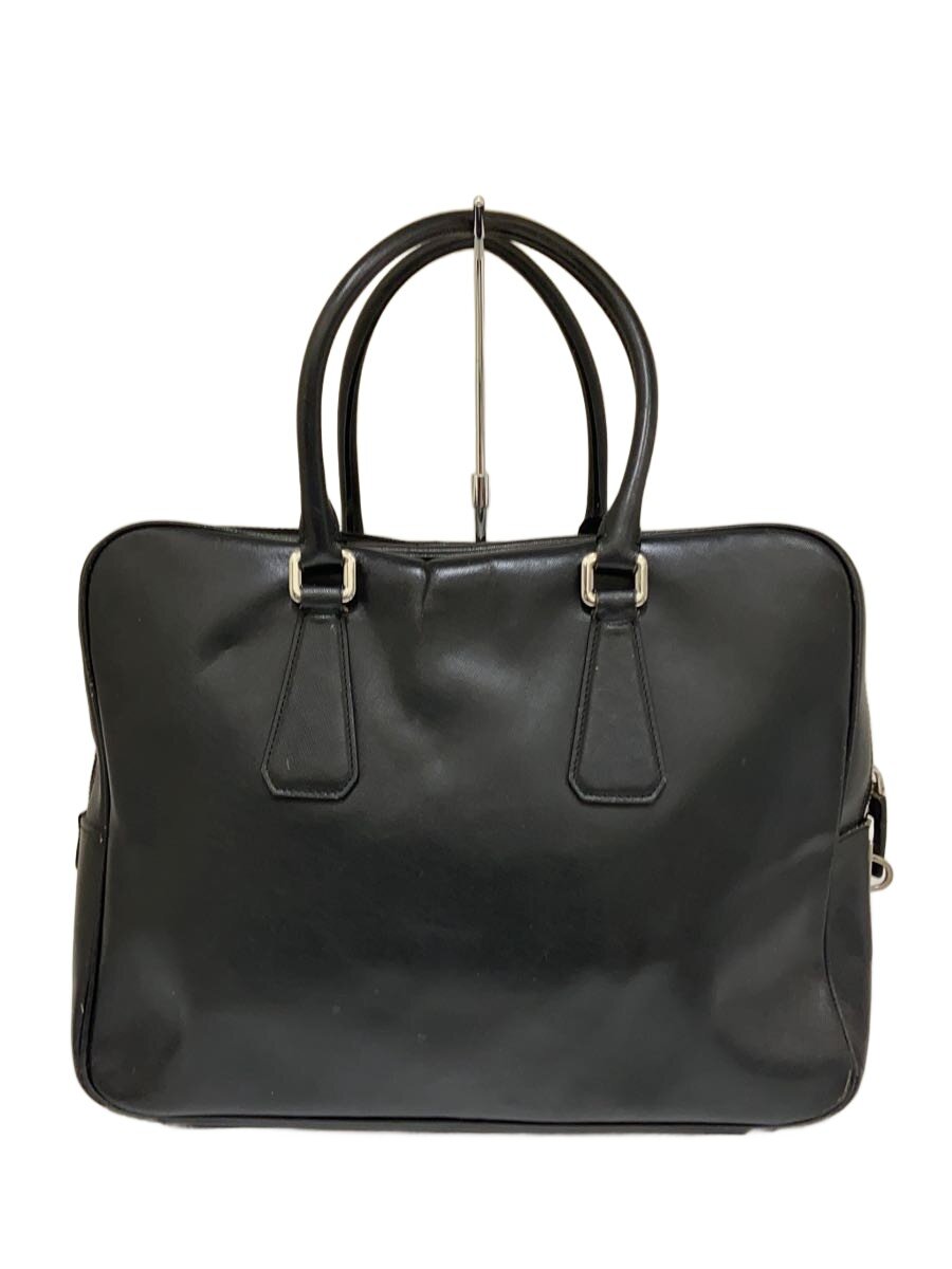 【ブランド】PRADA 【ブランドカナ】プラダ 【型番】 【程度】D 【サイズ】 【メインカラー】ブラック 【素材・生地】その他 【キーワード】　　 2026/04/14 セカンドストリートスピナ上到津店【3997】【中古】PRADA◆ブリーフケース/--/BLK ブランド PRADA 型番 カラー ブラック 柄 無地 素材・生地 その他>色・素材について サイズ >サイズ表示について 実寸（cm） 【バッグ】 マチ：11 / 高さ：27 / 幅：36 / 持ち手：47 【その他】 その他サイズ：/ 商品は　セカンドストリートスピナ上到津店の店頭にて販売しております。商品に関するお問合わせは、お電話(TEL:093-654-8340)にて、問合わせ番号：2339977665652をお伝えください。 配送方法やお支払い方法に関するお問い合わせは、サポートセンターまでご連絡をお願いします。 ※お電話の対応は営業時間内のみとなります。お問い合わせフォームでお問い合わせの際はご注文番号をご記入下さい この商品に関する出品店舗からのコメント ショルダー欠品型崩れ・レザー擦れ/チャック破損などが確認できるお品物です。店頭での併売商品ですので多少商品状態が変化する場合が御座います。商品に関するお問い合わせは出品店舗情報に記載された店舗までお問合せ下さいませ。