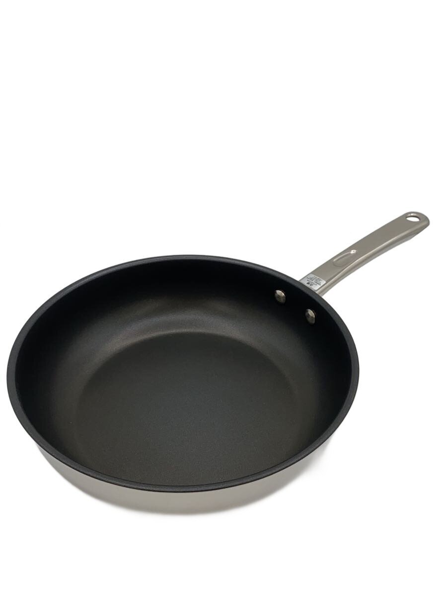 【ブランド】Meyer 【ブランドカナ】マイヤー 【型番】 【程度】A 【サイズ】26cm 【メインカラー】シルバー 【素材・生地】 【キーワード】　　 2025/09/26 セカンドストリート北九州朝日ケ丘店【4704】【中古】Meyer◆フライパン/サイズ:26cm/SLV【キッチン用品】 ブランド Meyer 型番 カラー シルバー 柄 素材・生地 &gt;色・素材について サイズ 26cm&gt;サイズ表示について 実寸 【フライパン】 幅：45 / 高さ：7 / 奥行：27.5 【その他】 その他サイズ：/ 商品は　セカンドストリート北九州朝日ケ丘店の店頭にて販売しております。商品に関するお問合わせは、お電話(TEL:093-562-7012)にて、問合わせ番号：2347041566279をお伝えください。 配送方法やお支払い方法に関するお問い合わせは、サポートセンターまでご連絡をお願いします。 ※お電話の対応は営業時間内のみとなります。お問い合わせフォームでお問い合わせの際はご注文番号をご記入下さい この商品に関する出品店舗からのコメント 本日は当店の商品をご覧頂き、誠にありがとうございます。未使用品ではございませんが、ほぼ使用感のないお品物です。目立つダメージなどはなく、状態良好なお品物です。気になる点がございましたら販売店舗までお問い合わせくださいませ。MAXIM説明書付属
