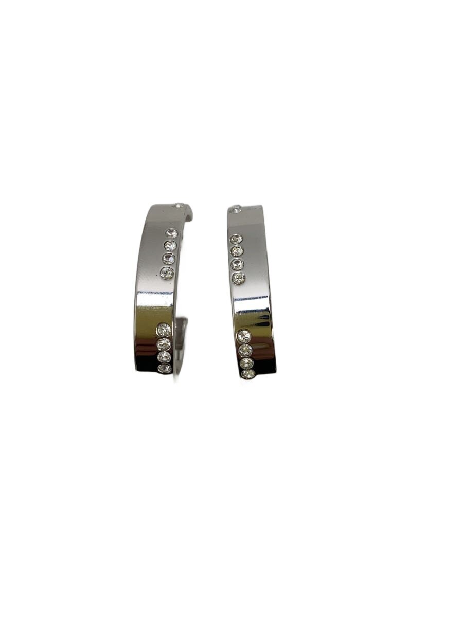 【ブランド】Swarovski 【ブランドカナ】スワロフスキー 【型番】 【程度】B 【サイズ】 【メインカラー】シルバー 【素材・生地】その他 【キーワード】　　 2026/01/03 セカンドストリートイオンタウン各務原鵜沼店【3949】【中古】Swarovski◆Mayfair Ovalピアス/スワロフスキー/1070067【服飾雑貨他】 ブランド Swarovski 型番 カラー シルバー 柄 素材・生地 その他>色・素材について サイズ >サイズ表示について 実寸（cm） 【ピアス】 トップ縦：7.3 / トップ横：0.7 / ポスト：1 【その他】 その他サイズ：/ 商品は　セカンドストリートイオンタウン各務原鵜沼店の店頭にて販売しております。商品に関するお問合わせは、お電話(TEL:058-379-0590)にて、問合わせ番号：2339494072674をお伝えください。 配送方法やお支払い方法に関するお問い合わせは、サポートセンターまでご連絡をお願いします。 ※お電話の対応は営業時間内のみとなります。お問い合わせフォームでお問い合わせの際はご注文番号をご記入下さい この商品に関する出品店舗からのコメント 使用感の少ないお品物です。