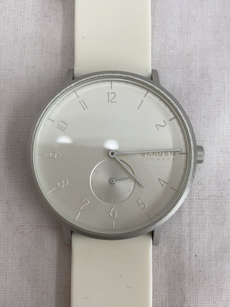 【ブランド】SKAGEN 【ブランドカナ】スカーゲン 【型番】 【程度】B 【サイズ】 【メインカラー】ホワイト 【素材・生地】ラバー 【キーワード】　　 2025/11/27 セカンドストリート古川東店【1896】【中古】SKAGEN◆クォーツ腕時計/アナログ/ラバー ブランド SKAGEN 型番 カラー ホワイト 柄 素材・生地 ラバー>色・素材について サイズ >サイズ表示について 実寸 【腕時計】 ケース縦：4 / ケース横：4 / 文字盤縦：3.8 / 文字盤横：3.8 / ケースの厚さ：1 / バンド幅：2 / 手首周り：/ 【その他】 その他サイズ：/ 商品は　セカンドストリート古川東店の店頭にて販売しております。商品に関するお問合わせは、お電話(TEL:0229-91-0115)にて、問合わせ番号：2318964377044をお伝えください。 配送方法やお支払い方法に関するお問い合わせは、サポートセンターまでご連絡をお願いします。 ※お電話の対応は営業時間内のみとなります。お問い合わせフォームでお問い合わせの際はご注文番号をご記入下さい この商品に関する出品店舗からのコメント 若干のお汚れ、使用感のある、一般的な中古品でございます。バンド裏側に汚れがございます。なお、店頭にて同時販売のため、商品状態の変化がある場合がございます。気になる点等ございましたら、お気軽にお問い合わせ下さいませ。