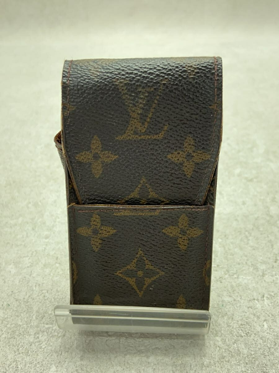 【ブランド】LOUIS VUITTON【ブランドカナ】ルイヴィトン【型番】M63024【程度】C【サイズ】【メインカラー】ブラウン【素材・生地】PVC（ビニール）【キーワード】　　2024/01/18セカンドストリート多摩境店 【2766】【中古】LOUIS VUITTON◆エテュイ・シガレット_モノグラム_BRW/PVC/BRWブランドLOUIS VUITTON型番M63024カラーブラウン柄素材・生地PVC（ビニール）>色・素材についてサイズ>サイズ表示について実寸【/】 幅：/ / 高さ：/ / 奥行：/ 【その他】 その他サイズ：縦:11.5 横:6商品は　セカンドストリート多摩境店の店頭にて販売しております。商品に関するお問合わせは、お電話(TEL:042-798-5721)にて、問合わせ番号：2327662788434をお伝えください。配送方法やお支払い方法に関するお問い合わせは、サポートセンターまでご連絡をお願いします。※お電話の対応は営業時間内のみとなります。お問い合わせフォームでお問い合わせの際はご注文番号をご記入下さいこの商品に関する出品店舗からのコメント角擦れ、内側に染みがございます。着用による使用感がかなりあるお品物です。(写真にてご確認ください）※商品には写真では確認しづらいダメージや汚れがある場合がございます。商品について気になる点がございましたら販売店舗までお問い合わせくださいませ。