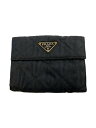 【中古】PRADA◆キルティングナイロンウォレット/三角ロゴプレート/2つ折り財布/ナイロン/BLK/レディース【服飾雑貨他】