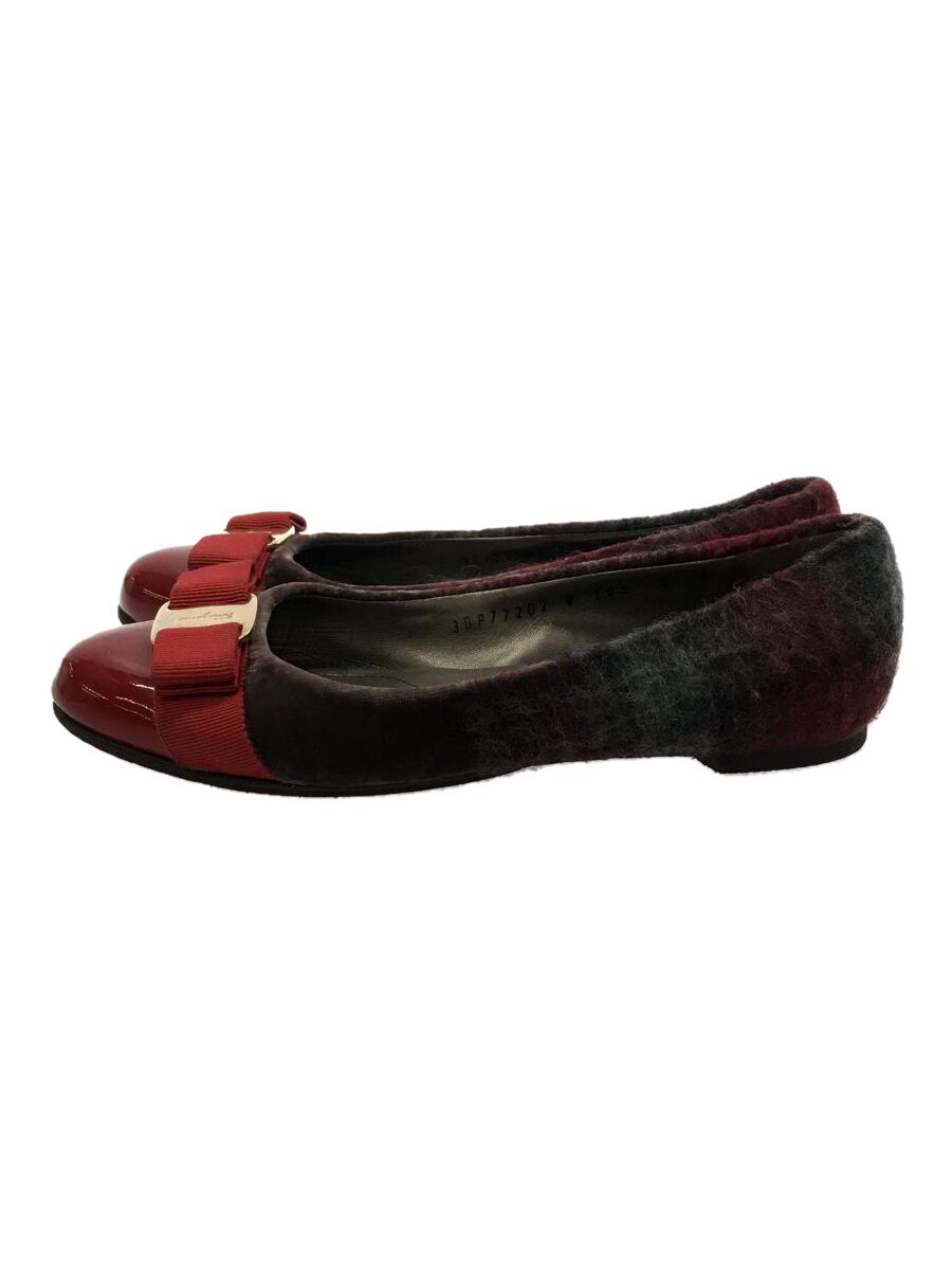 【ブランド】Salvatore Ferragamo 【ブランドカナ】サルヴァトーレフェラガモ 【型番】 【程度】B 【サイズ】その他 【メインカラー】レッド 【素材・生地】 【キーワード】　　　/ 2023/08/31 スーパーセカンドストリート柏沼南店【2999】【中古】Salvatore Ferragamo◆Salvatore Ferragamo サルヴァトーレフェラガモ RED/リボンフラットパンプス/ ブランド Salvatore Ferragamo 型番 カラー レッド 柄 素材・生地 >色・素材について サイズ その他>サイズ表示について 実寸（cm） 【スニーカー】 ソールの高さ：0.5 / ソール全長：23 【その他】 その他サイズ：/ 商品は　スーパーセカンドストリート柏沼南店の店頭にて販売しております。商品に関するお問合わせは、お電話(TEL:04-7190-1070)にて、問合わせ番号：2340832189176をお伝えください。 配送方法やお支払い方法に関するお問い合わせは、サポートセンターまでご連絡をお願いします。 ※お電話の対応は営業時間内のみとなります。お問い合わせフォームでお問い合わせの際はご注文番号をご記入下さい この商品に関する出品店舗からのコメント リボン部分有り/エナメルに汚れ、擦れ有り/汚れ、毛玉、有り/かかと部分剥げ有り/インソール内に汚れ、傷有り/裏側汚れ、傷有り/多少の使用感はありますが、大きなダメージのない一般的な中古品です。店頭でも同時に販売しているため商品説明に記載の無い汚れやダメージが生ずる場合がございます。状態について等ご不明な点・ご質問はお気軽に当店までお問合せくださいませ。