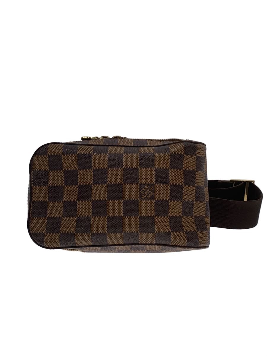 【ブランド】LOUIS VUITTON 【ブランドカナ】ルイヴィトン 【型番】N51994 【程度】B 【サイズ】 【メインカラー】ブラウン 【素材・生地】PVC（ビニール） 【キーワード】　　 2026/04/24 セカンドストリート古河旭町店【2494】【中古】LOUIS VUITTON◆ジェロニモス_ダミエ・エベヌ/PVC/BRW【バッグ】 ブランド LOUIS VUITTON 型番 N51994 カラー ブラウン 柄 素材・生地 PVC（ビニール）>色・素材について サイズ >サイズ表示について 実寸（cm） 【ウエストバッグ】 マチ：5.5 / 高さ：11.5 / 幅：19.5 / 持ち手：/ 【その他】 その他サイズ：/ 商品は　セカンドストリート古河旭町店の店頭にて販売しております。商品に関するお問合わせは、お電話(TEL:0280-30-1670)にて、問合わせ番号：2324944997379をお伝えください。 配送方法やお支払い方法に関するお問い合わせは、サポートセンターまでご連絡をお願いします。 ※お電話の対応は営業時間内のみとなります。お問い合わせフォームでお問い合わせの際はご注文番号をご記入下さい