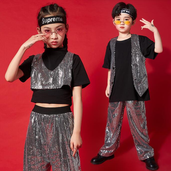 純の洋服屋さんのスパンコールダンス衣装 子供ヒップホップ ジャズダンス 男の子 女の子 きらきら Tシャツ ロングパンツ チョッキ/ベスト ストリートダンス衣装 子供モデルショー ウェア チアリーディングダンス衣装 おしゃれ 発表会 団体 舞台ステージ演出服 銀 緑 2色｜アングル3