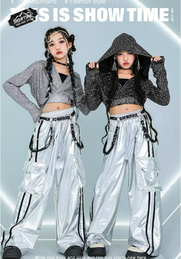 子供ダンス衣装 女の子 ジャズダンス スパンコールジャケット フェイクレザーパンツ キッズ jazz ヒップホップ ストリートダンス衣装 子供モデルショー ジャズダンスウェア チアリーディングダンス衣装 おしゃれ 発表会 団体 舞台ステージ演出服 黒 銀 2色110～180cm