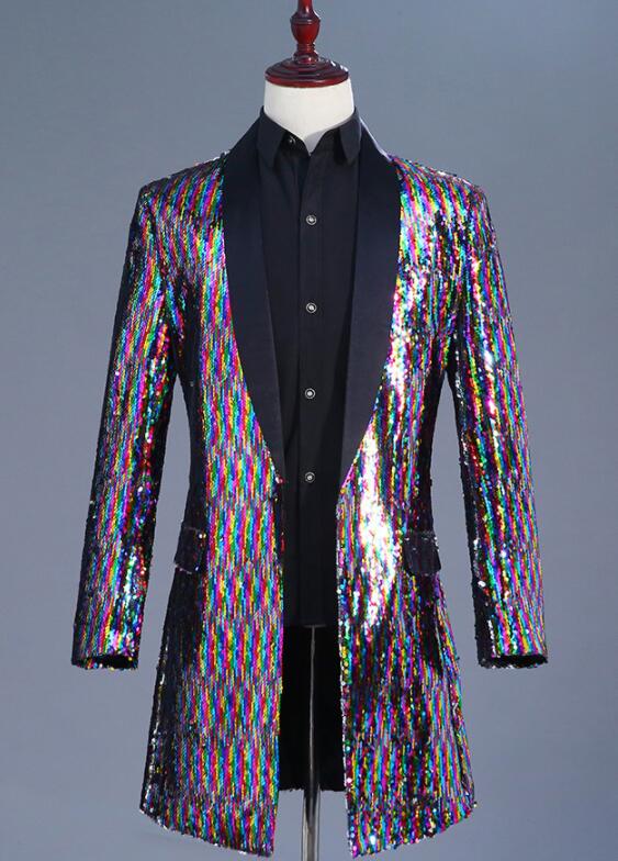 メンズスパンコールスーツコート　カラー配色スパンコール（7色配色）ミドル丈タキシード　光沢ロングスーツジャケット　男性クール系舞台ステージ演出ウエア　司会者DJ夜店クラブダンス衣装　ボタンなし　コスプレスーツ　送料無料
