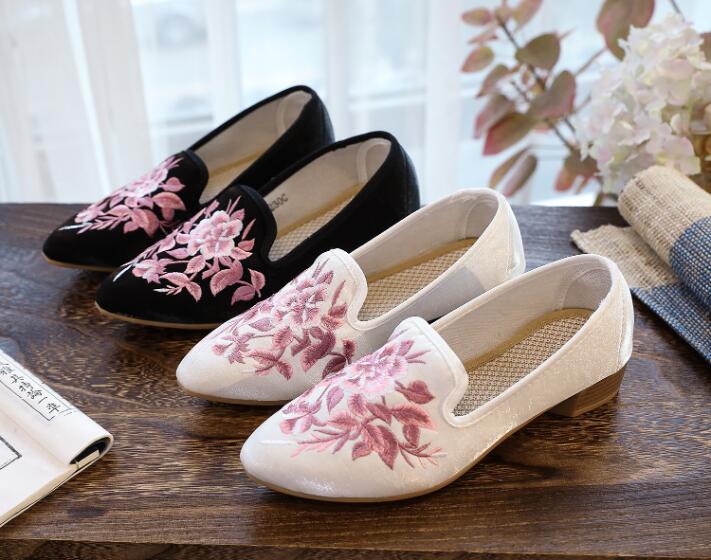 チャイナ靴　刺繍パンプス　疲れないチャイナフラットシューズ　柔らかな華流舞台ダンスシューズ　履き..