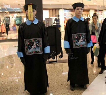 二点送料無料!3色 中国古代宮廷 ハロウィン キョンシー 舞台服装ステージ 衣装コスプレ衣装中国古代コスプレ服ゾンビ メンズ 子供 学園際文化際 中華コスプレ 写真撮影 お化け 妖怪 コスチューム コスプレ 仮装 ハロウィーン 帽子とお札付き 白いかつら ウイッグ