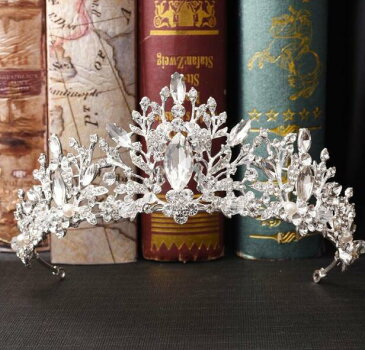 ブライダルティアラ+ネックレス+イヤリング(ピアス)3点セット 華やかウエディング髪飾りセット ヘアアクセサリー 花嫁結婚式二次会グッズ きらきら 可愛い 舞台ステージコスプレ道具