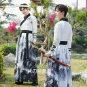 中華コスプレ衣装 メンズ チャイナ服 漢服 中華服 上下セット 中国時代劇 王子様 将軍 コスチューム 男性 大人 仮装 変装 長袖 交差襟 袴風巻きスカート 水墨山水 黒白 長城 馬 将軍 プリント おしゃれ 文化祭 イベント カンフー衣装 華流 演劇 舞台 ステージ衣裳 S~5XL