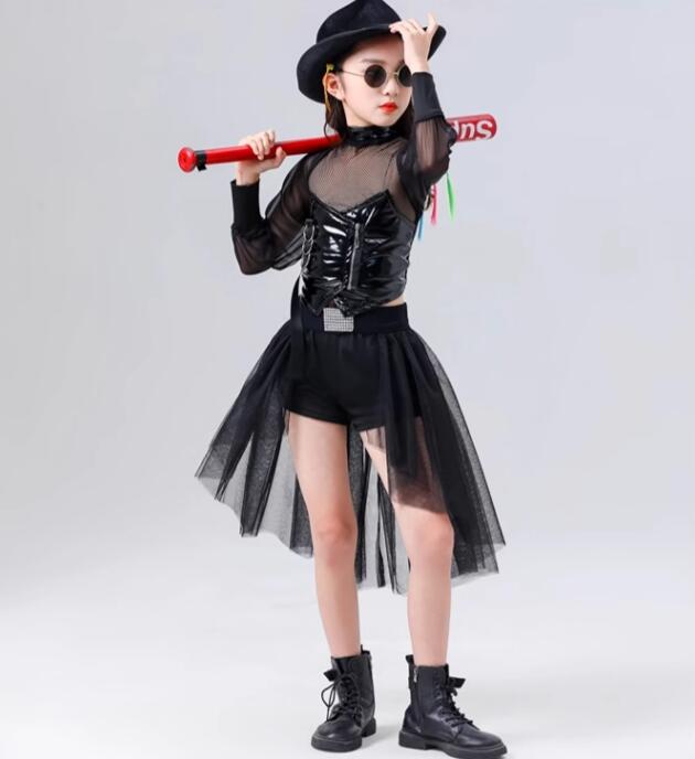 子供ダンス衣装 女の子 HIPHOP JAZZ ストリートダンス 衣装 ヒップホップ ダンスウエア 黒 フェイクレザー ハイネック メッシュ チュール切替 ノースリーブベスト 長袖トップス チュチュ付きショートパンツ おしゃれ クール系 キッズ 舞台 演出衣装 110 120 130 140 150 160 2