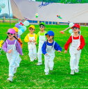 子供 ダンス衣装 キッズ サロペット ロング パンツ 白 オーバサイズ オールインワン 背中に黄色天使 エンジェル 長袖 カラフル トレーナー プルオーバー 女...