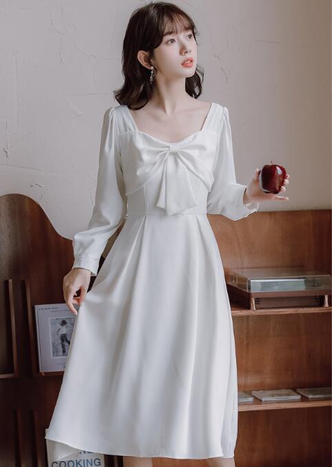 Other - 春ワンピース ミニ ウエディングドレス ファミリー カジュアル 結婚式 花嫁ドレス 長袖 半袖 胸に大きいリボン ミモレ丈 優雅 森ガール系 パーティー二次会 前撮り ドレス 優しい エレガント レトロ シンプル 白いドレス 可愛い S M L