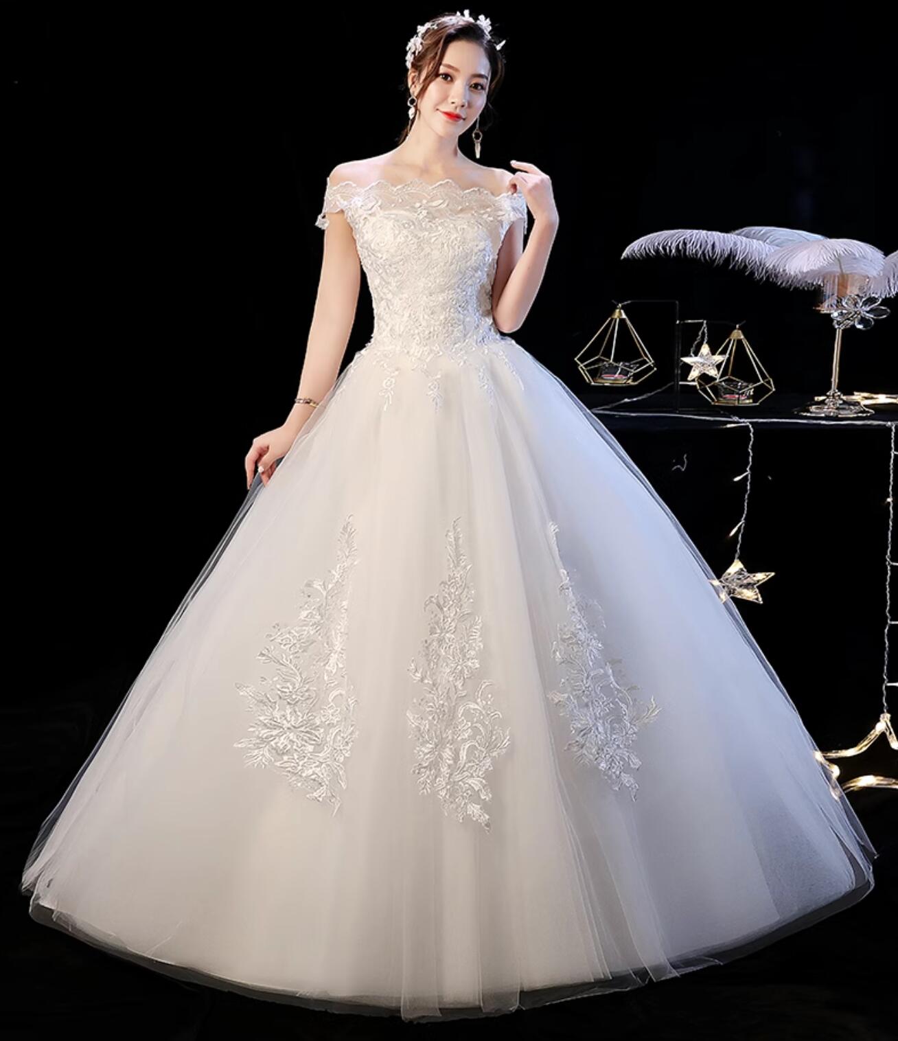 白 ウエディングドレス ロング丈 マキシ丈 ウェディングドレス オフショルダー Aライン ボリューム フォマール ドレス 結婚式 披露宴 前撮り 花嫁 ドレス 刺繍レース 軽くて 可愛い フリル ドレス ベール グローブ パニエ等追加可 編み上げ S M L XL 2XL