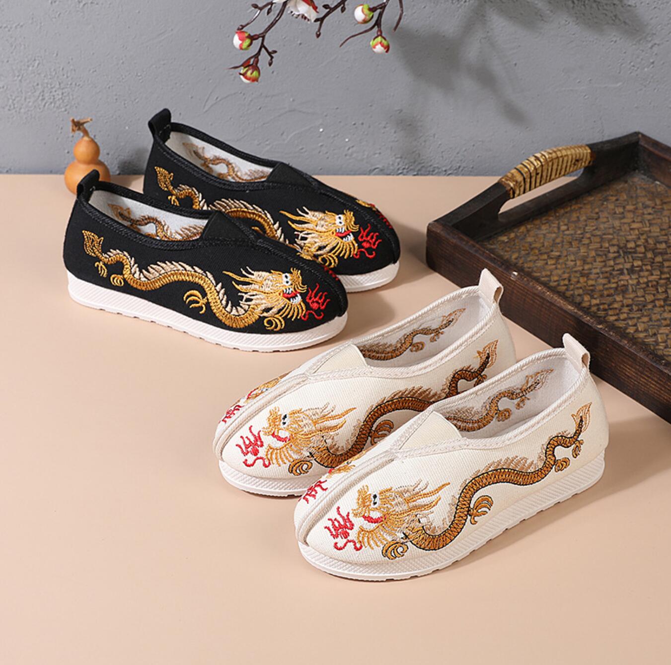 Rakuten - 子供靴 男の子 中華靴 チャイナ靴 中華 コスプレ靴 大きい龍 タンチョウ（鶴） 刺繍 黒 白 キッズ 男児 チャイナシューズ 中華シューズ 華流 コスプレシューズ 布地 パンプス 漢服 チャイナ服用 16.5 17 17.5 18 18.5 19 19.5 20 20.5 21 21.5 22cm