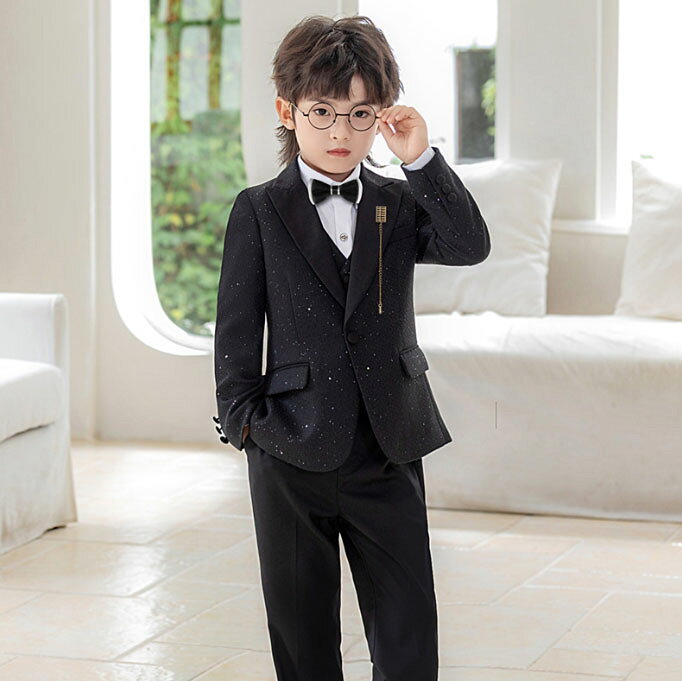 純の洋服屋さんの男の子 スーツ 礼服 ステージ衣装 子供 スーツ 長袖 黒 ラメ入り おしゃれ 王子様 発表会 演奏会 ステージ スーツ おしゃれ （蝶）ネクタイ ブローチ付き ベスト シャツ 内容組み合わせ可能 格好良い オールシーズン キッズ スーツ 入学 通学 合唱 演奏 吹奏 ダンス 演出服｜アングル3