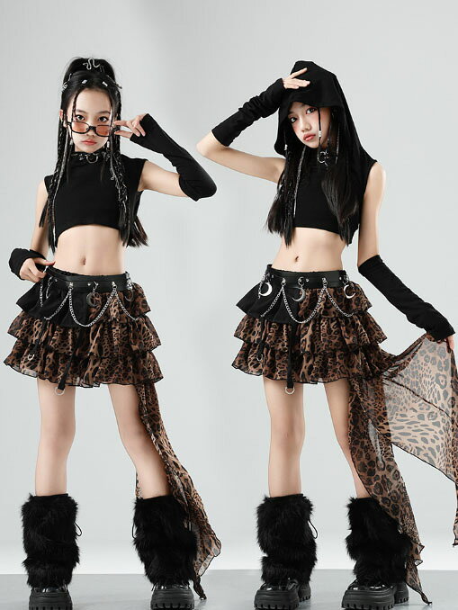 Rakuten - キッズ ダンス衣装 女の子 おしゃれ ヒョウ柄 ジャズ ヒップホップ ストリートダンス 衣装 ハイネック ノースリーブ 帽子付きショート丈トップス 袖カバー付き ミニ丈 豹柄 スカート 長いリボン付き モード系 暗黒 子供 ジュニア ダンス衣装 ベルト レッグカバー 110-180