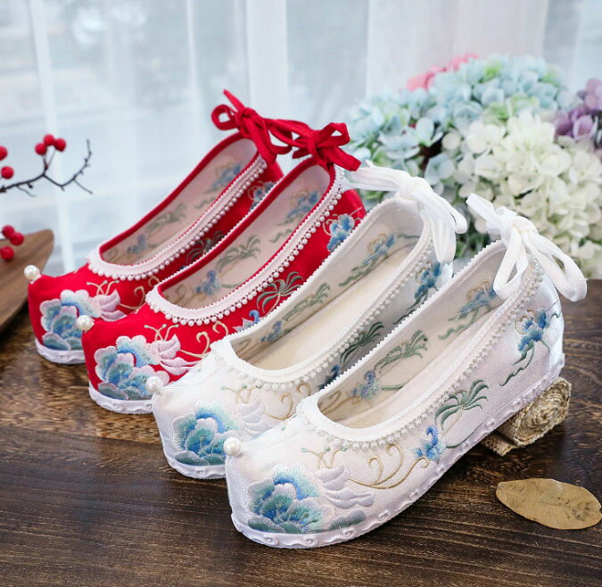 チャイナ靴 パンプス お花刺繍 可愛い レディース 中華シューズ チャイナシューズ シークレットブーツ 厚底 疲れない チャイナ靴 華流 漢服用 中華布靴 中華コスプレ靴 22.5 23 23.5 24 24.5 25 白 赤 ブルー