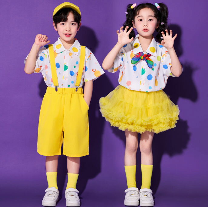 Rakuten - 子供 チアリーディング 学園祭 ステージ ダンス 衣装 お揃いウエア 夏向け キッズ 黄色 半袖 開襟 シャツ＋ショートパンツセット/チュチュスカート カラフル水玉 サスペンダー 可愛い 学園制服 チアダンス 演奏会 発表会 お揃い 舞台 ステージ 衣装 キッズ ジュニア100～180