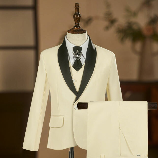 商品詳細 キッズスーツ　タキシード 内容 4点セット：ジャケット＋ベスト＋ズボン＋ネクタイ 5点セット：シャツ有り サイズ（cm） 110：肩幅28　ジャケット着丈47　バスト66　袖丈42　ベスト着丈40　パンツ丈65　ウエスト52-58　ヒップ66　身長100-110　体重17-21KG以内 120：肩幅30　ジャケット着丈49　バスト70　袖丈44　ベスト着丈42　パンツ丈70　ウエスト56-62　ヒップ72　身長110-120　体重21-25KG以内 130：肩幅32　ジャケット着丈53　バスト74　袖丈46　ベスト着丈44　パンツ丈75　ウエスト60-66　ヒップ74　身長120-130　体重25-30KG以内 140：肩幅34　ジャケット着丈56　バスト78　袖丈47　ベスト着丈46　パンツ丈80　ウエスト64-70　ヒップ78　身長130-140　体重30-35KG以内 150：肩幅36　ジャケット着丈58　バスト82　袖丈50　ベスト着丈50　パンツ丈86　ウエスト68-74　ヒップ82　身長135-145　体重35-40KG以内 160：肩幅38　ジャケット着丈61　バスト86　袖丈51　ベスト着丈52　パンツ丈90　ウエスト72-78　ヒップ86　身長145-155　体重40-45KG以内 170：肩幅40　ジャケット着丈63　バスト90　袖丈52　ベスト着丈55　パンツ丈95　ウエスト76-82　ヒップ90　身長153-163　体重45-50KG以内 180：肩幅41　ジャケット着丈68　バスト96　袖丈54　ベスト着丈58　パンツ丈100　ウエスト80-88　ヒップ96　身長155-170　体重50-58KG以内 パンツのウエストはサイズ調整できます。 素材 ポリエステル 注意事項 ※注文の時、色とサイズ、送付先等に間違いあるか、ご確認ください。 ※撮影の環境とお使いのモニターの設定状況により、実際のカラーの色味と異なる場合ございます。 ※ポケットありの衣装も縫い付られてある場合がございます。工場大量生産の物はミシン1本かけてある事もあります。 ※海外製品は日本製より裁縫や仕立てに甘さ（ほつれあること）がございます、在庫管理条件や運送状況によりシワが出ることもございます。ご理解頂き、お買上げください。 ※複数店舗を運営しております為、万一、商品の品切れの場合、 別途メールにてご報告させていただきます。どうかご容赦ください。 ※注文後24時間以上（休、祝日は除く）弊社からご注文お礼のメールが受信出来ていない場合、ドメインの設定をご確認ください。 ※他に不明点がございましたら、気軽くお問い合わせください。商品詳細 キッズスーツ　タキシード 内容 4点セット：ジャケット＋ベスト＋ズボン＋ネクタイ 5点セット：シャツ有り サイズ（cm） 110：肩幅28　ジャケット着丈47　バスト66　袖丈42　ベスト着丈40　パンツ丈65　ウエスト52-58　ヒップ66　身長100-110　体重17-21KG以内 120：肩幅30　ジャケット着丈49　バスト70　袖丈44　ベスト着丈42　パンツ丈70　ウエスト56-62　ヒップ72　身長110-120　体重21-25KG以内 130：肩幅32　ジャケット着丈53　バスト74　袖丈46　ベスト着丈44　パンツ丈75　ウエスト60-66　ヒップ74　身長120-130　体重25-30KG以内 140：肩幅34　ジャケット着丈56　バスト78　袖丈47　ベスト着丈46　パンツ丈80　ウエスト64-70　ヒップ78　身長130-140　体重30-35KG以内 150：肩幅36　ジャケット着丈58　バスト82　袖丈50　ベスト着丈50　パンツ丈86　ウエスト68-74　ヒップ82　身長135-145　体重35-40KG以内 160：肩幅38　ジャケット着丈61　バスト86　袖丈51　ベスト着丈52　パンツ丈90　ウエスト72-78　ヒップ86　身長145-155　体重40-45KG以内 170：肩幅40　ジャケット着丈63　バスト90　袖丈52　ベスト着丈55　パンツ丈95　ウエスト76-82　ヒップ90　身長153-163　体重45-50KG以内 180：肩幅41　ジャケット着丈68　バスト96　袖丈54　ベスト着丈58　パンツ丈100　ウエスト80-88　ヒップ96　身長155-170　体重50-58KG以内 パンツのウエストはサイズ調整できます。 素材 ポリエステル 注意事項 ※注文の時、色とサイズ、送付先等に間違いあるか、ご確認ください。 ※撮影の環境とお使いのモニターの設定状況により、実際のカラーの色味と異なる場合ございます。 ※ポケットありの衣装も縫い付られてある場合がございます。工場大量生産の物はミシン1本かけてある事もあります。 ※海外製品は日本製より裁縫や仕立てに甘さ（ほつれあること）がございます、在庫管理条件や運送状況によりシワが出ることもございます。ご理解頂き、お買上げください。 ※複数店舗を運営しております為、万一、商品の品切れの場合、 別途メールにてご報告させていただきます。どうかご容赦ください。 ※注文後24時間以上（休、祝日は除く）弊社からご注文お礼のメールが受信出来ていない場合、ドメインの設定をご確認ください。 ※他に不明点がございましたら、気軽くお問い合わせください。
