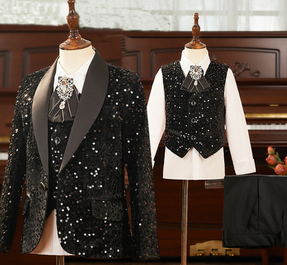 Rakuten - キッズ ステージ スーツ タキシード 男の子 王子様 スパンコール ベルベット素材 スーツ ステージ衣装 前開けベスト 長袖 スーツジャケット 蝶ネクタイ 長ズボン シャツ 内容選べる 子供 ジュニア 結婚式 パーティー 発表会 演奏会 舞台 ダンス 演出 衣装 黒 礼服 110～180