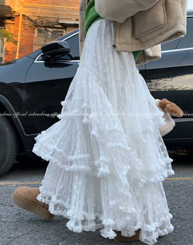 Rakuten - レース スカート ロング丈 ティアード レースフリル スカート Aライン 春夏秋向け 大人 レディース 美シルエット ふわふわ スカート 白 黒 お姫様 スイート系 コディネート S M L