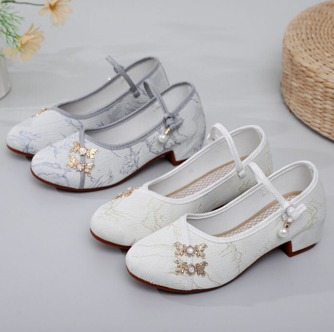 Rakuten - チャイナ靴 春新作 春パンプス 中華民族風 パンプス ストラップ 布地 ヒール4cm 蝶の金属釦 おしゃれ エスニック 中華靴 中華シューズ レディース 婦人靴 チャイナ服 漢服用 中華コスプレ 靴 白 グレー 22.5 23 23.5 24 24.5 25 25.5