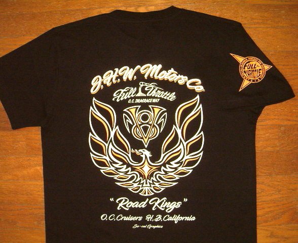 樂天商城 - 【FULL THROTTLE フルスロットル】 ヘビーオンス コットン生地 ピンストライプ バイカー 柄 半袖 Tシャツ ≪ROAD KINGS (ファイヤーバード)≫ (ブラック×オレンジ&クリーム) ファイアーバード ポンティアック トランザム フォード カマロ ホットロッド マッスルカー 白 黒