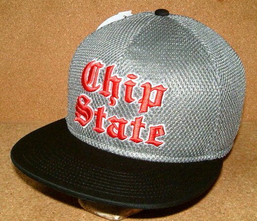 楽天JUNK HOUSE WEST【CHIPPS COMPANY チップスカンパニー】 オリジナル フラットバイザー ニューエラ キャップ スタイル 3D 立体刺繍 入り メッシュキャップ ≪CHIP STATE≫ （グレー×ブラック） 灰 黒 スケーター スケート バイカー ホットロッド ヒップホップ HIP HOP NEWERA CAP 帽子 刺繍